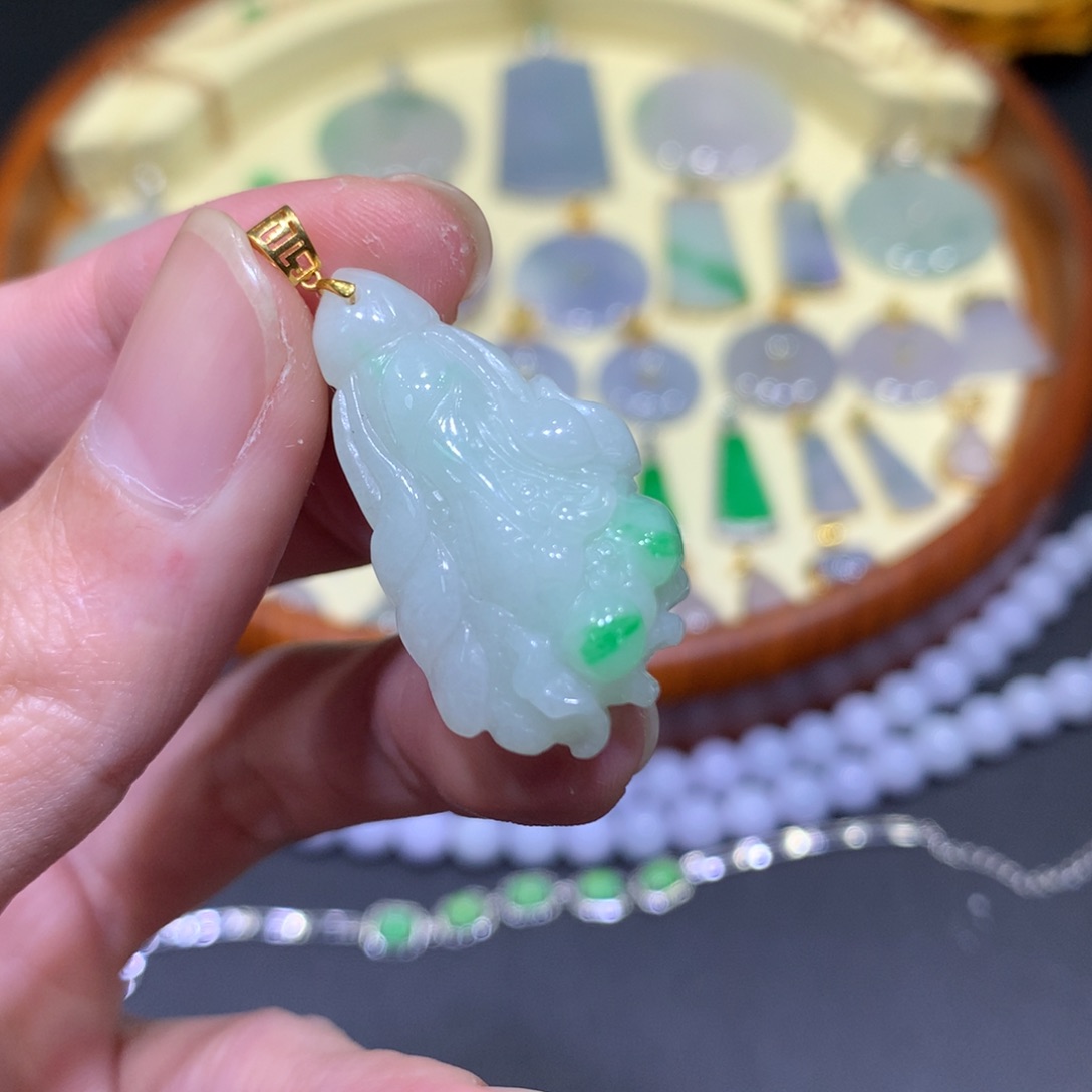 翡翠吊坠(不含链)18K金镶嵌