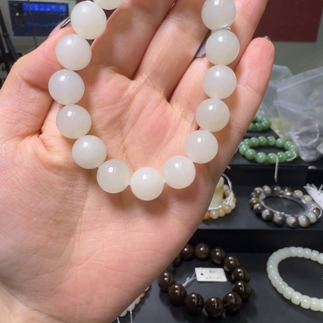 未镶嵌和田玉手链