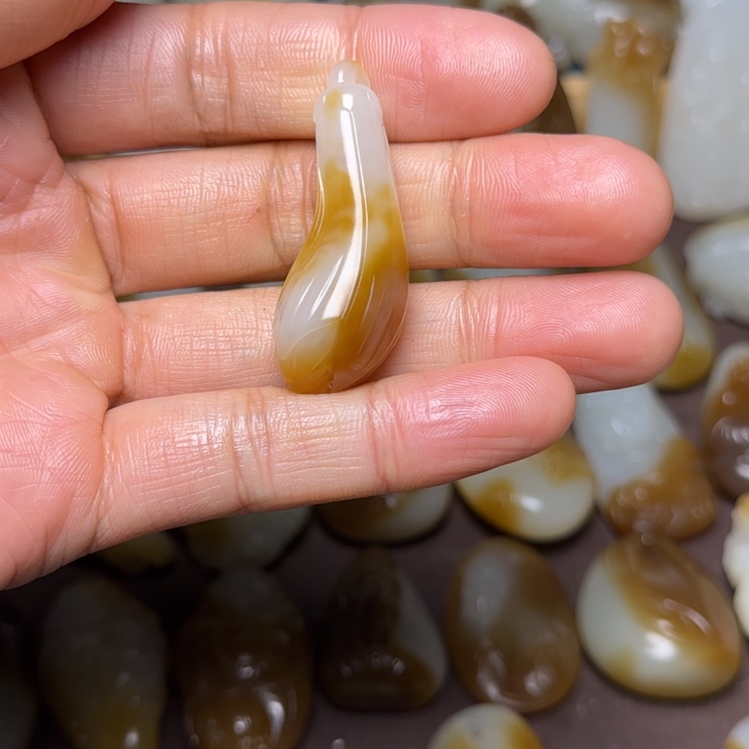 和田玉（糖玉）未镶嵌颈饰