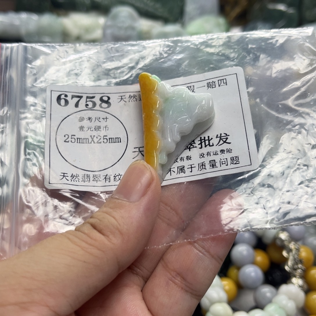 翡翠未镶嵌颈饰6758