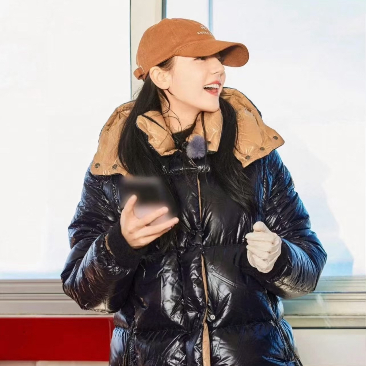 未使用 MONCLER parana亮面连帽黑金羽绒服外套 2码 ys000793
