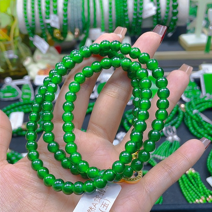 翡翠颈饰未镶嵌s****?阳绿卡6