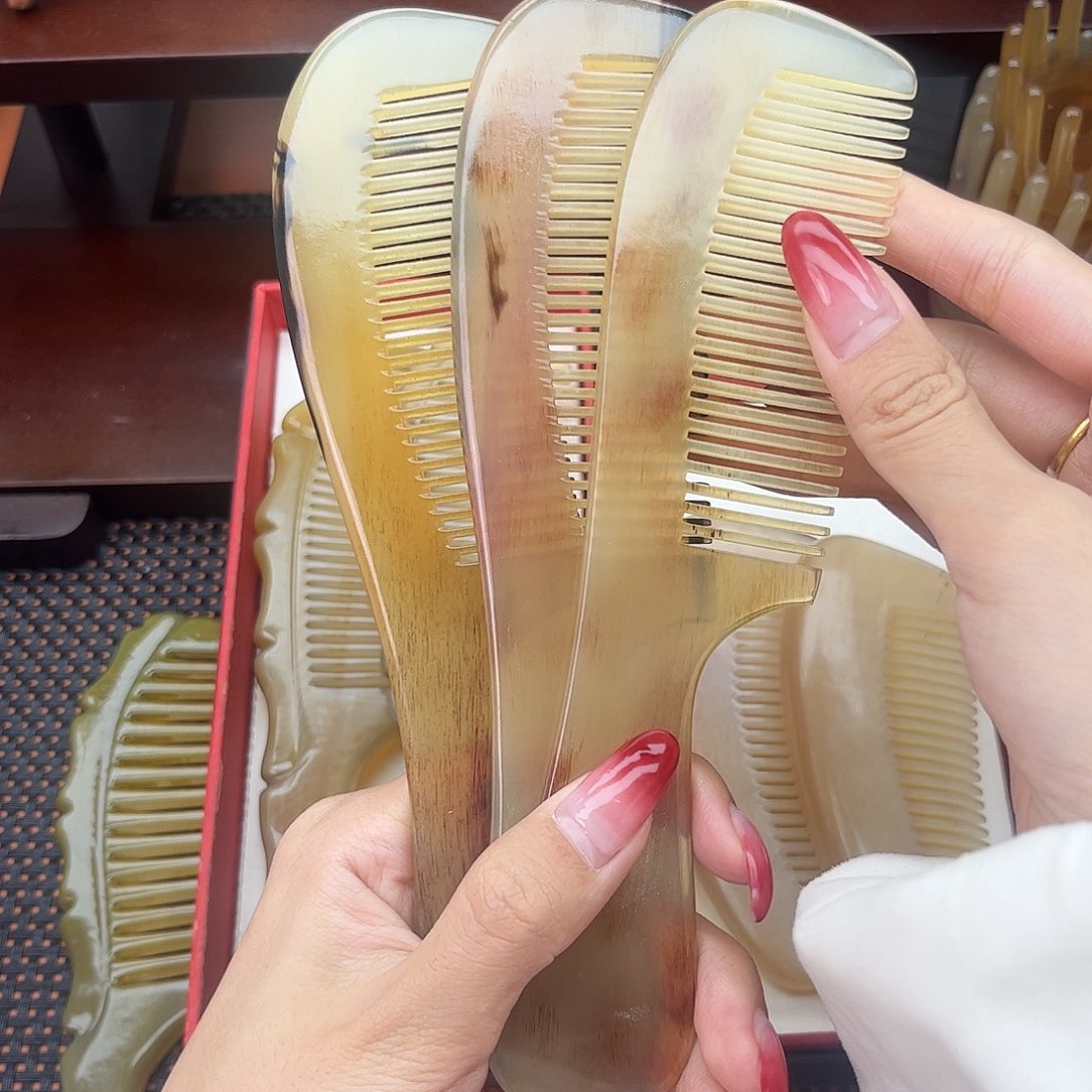 手工制作纯牛角梳子