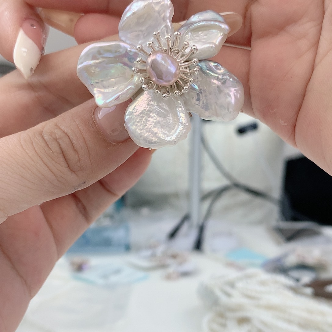 银S925镶嵌耳饰淡水珍珠xiong z花瓣