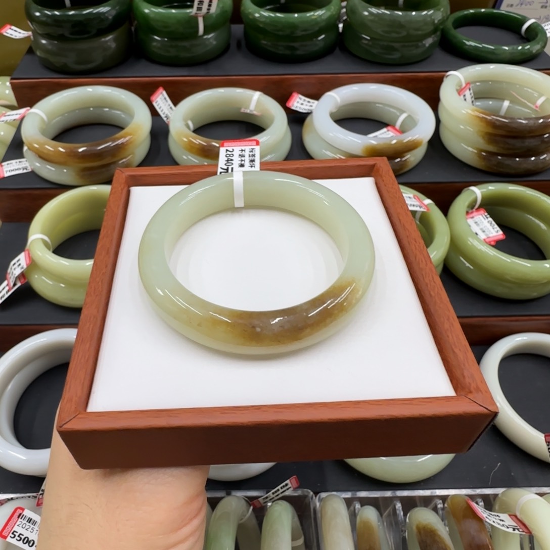 未镶嵌手镯和田玉