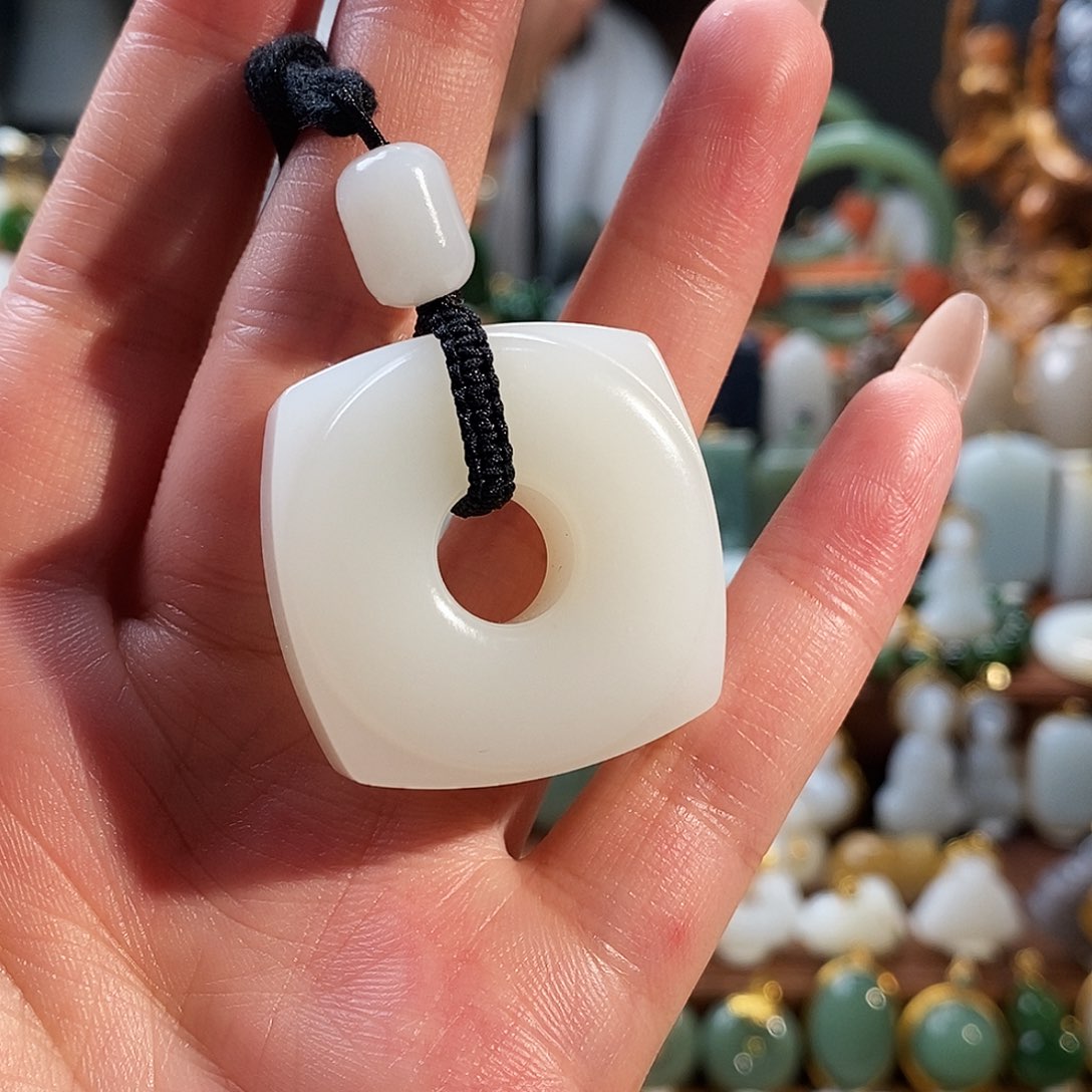 和田玉未镶嵌颈饰深****司