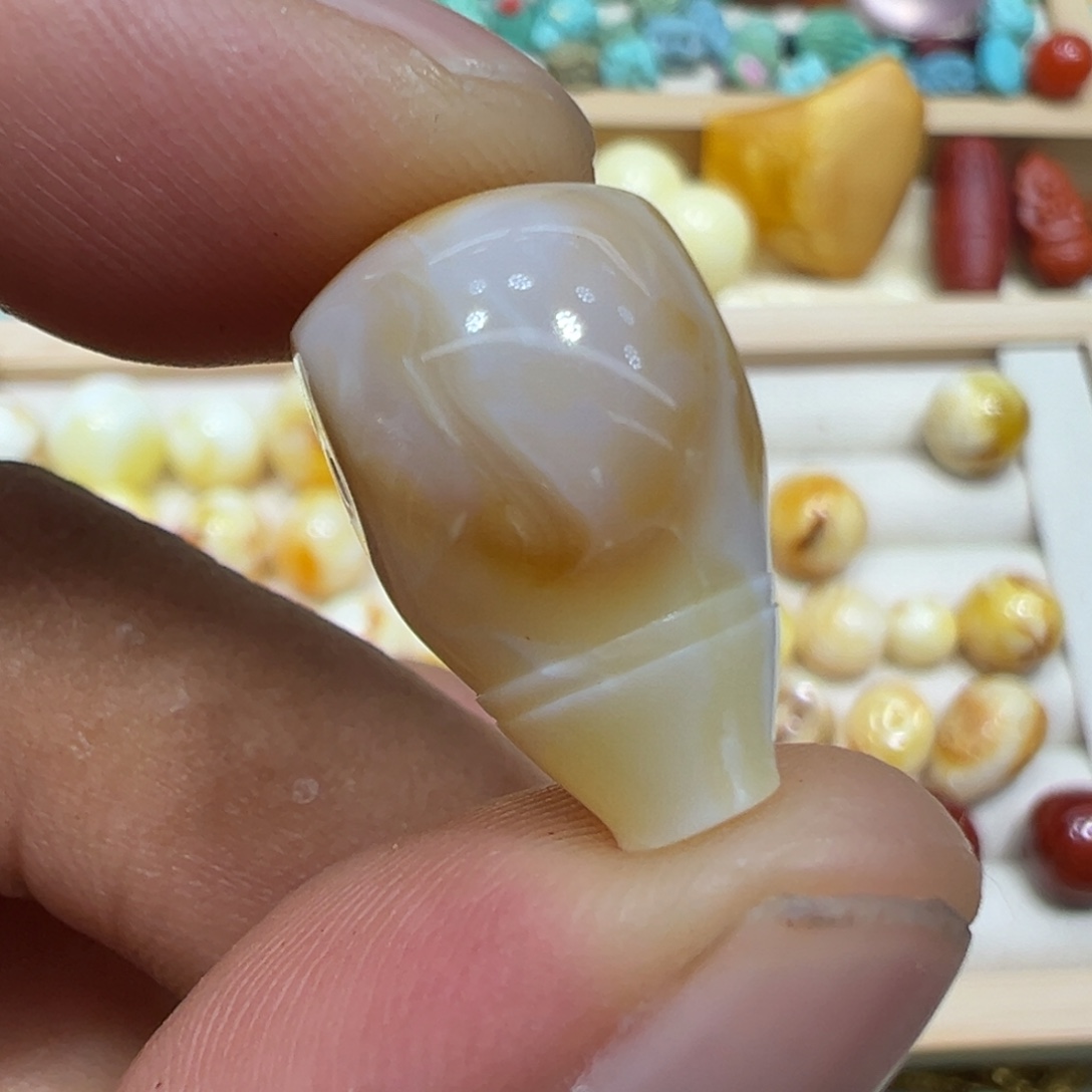 琥珀未镶嵌颈饰三通