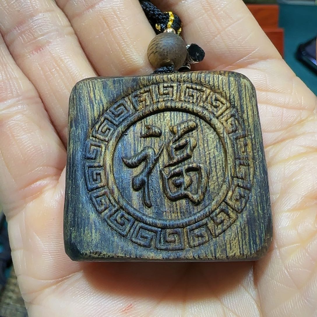 沉香吊坠海南白奇乌身老料雕刻福吊坠10.8克带绳