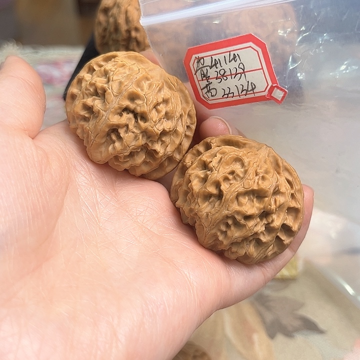 文玩核桃把件苹果园