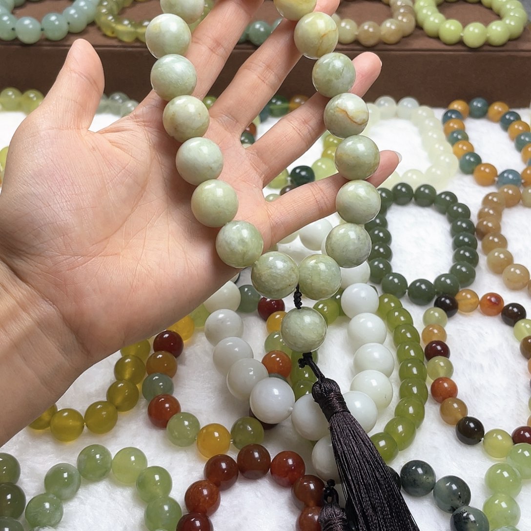 蛇纹石玉手串未镶嵌