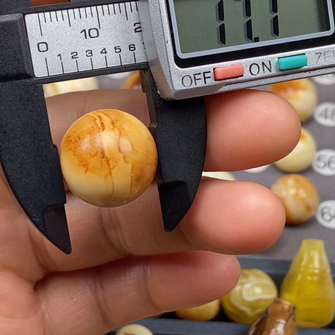 蜜蜡珠宝奇石未镶嵌