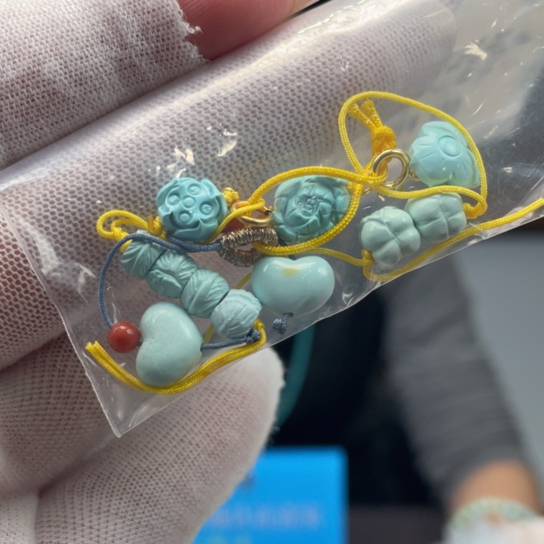 绿松石未镶嵌挂件