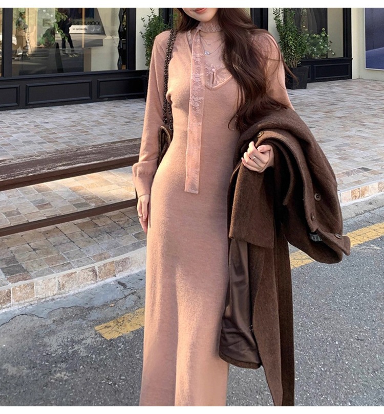 2025秋冬新款奥黛丽~气质显瘦法式蕾丝拼接温润质感开叉连衣裙女