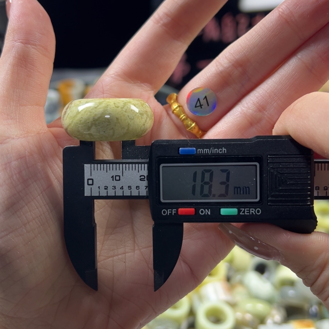 蛇纹石玉未镶嵌戒指