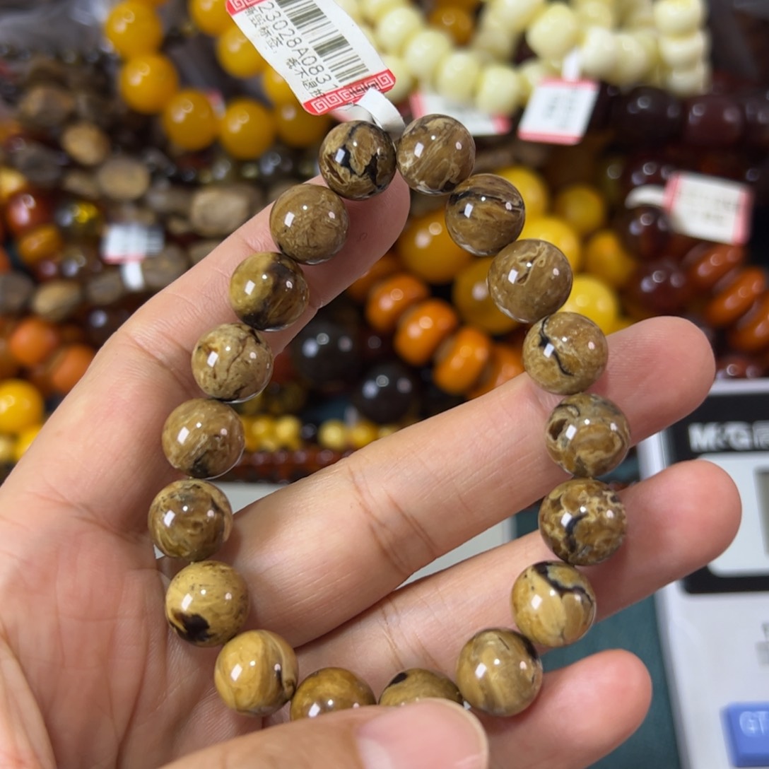 未镶嵌琥珀珠宝奇石473