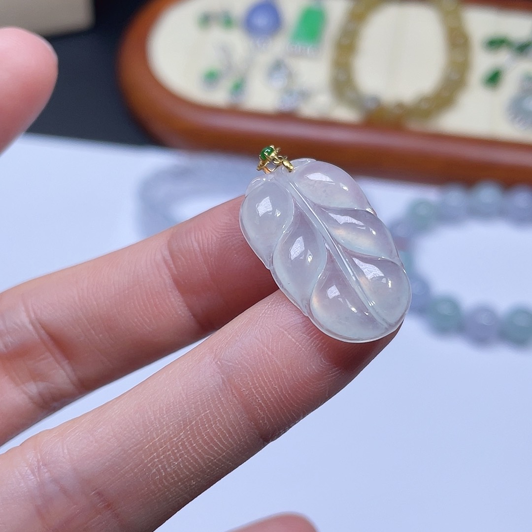 翡翠颈饰18K金镶嵌叶子
