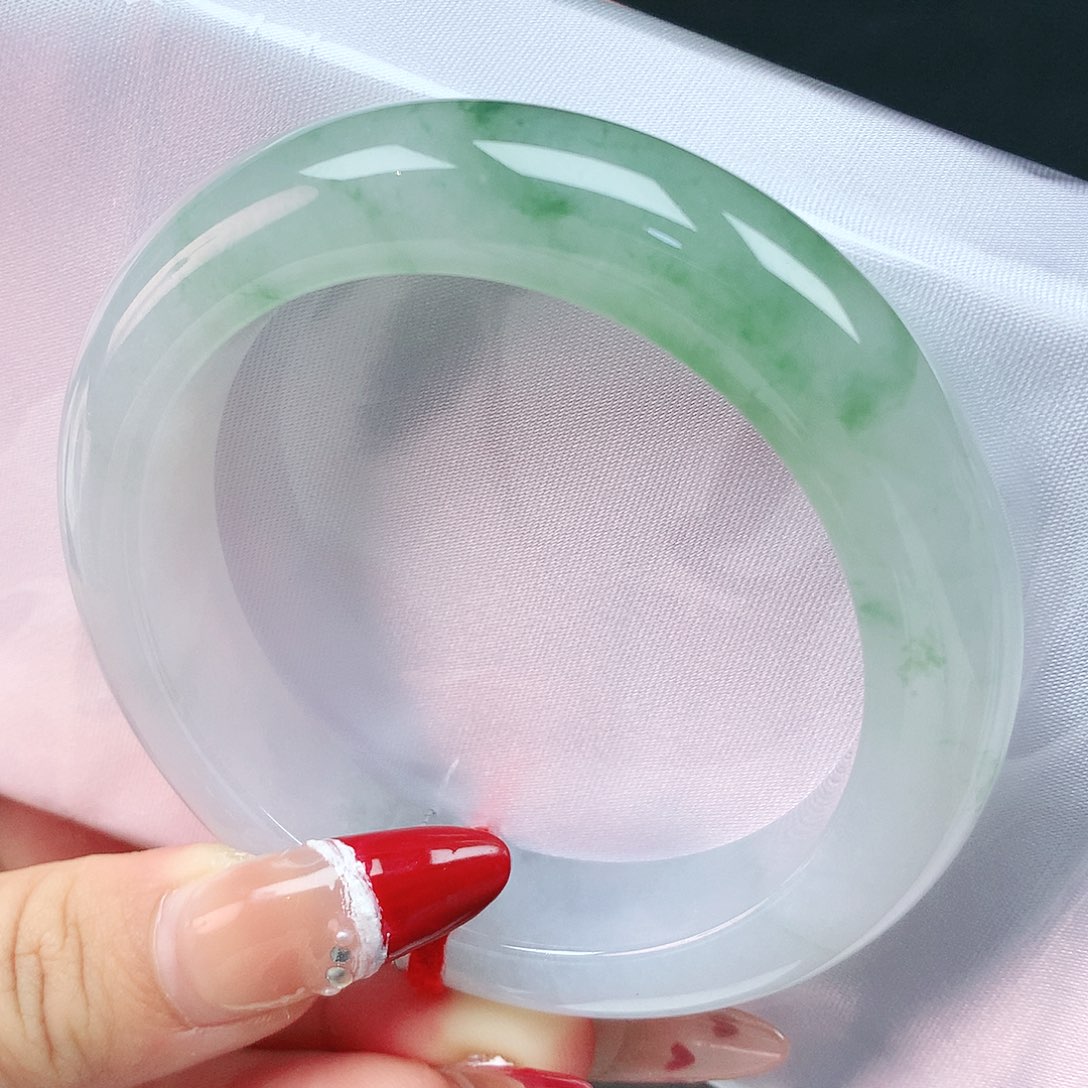 翡翠手镯未镶嵌55圈