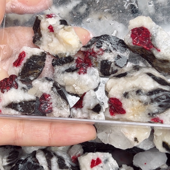 天然辰砂擒****学朱砂毛料