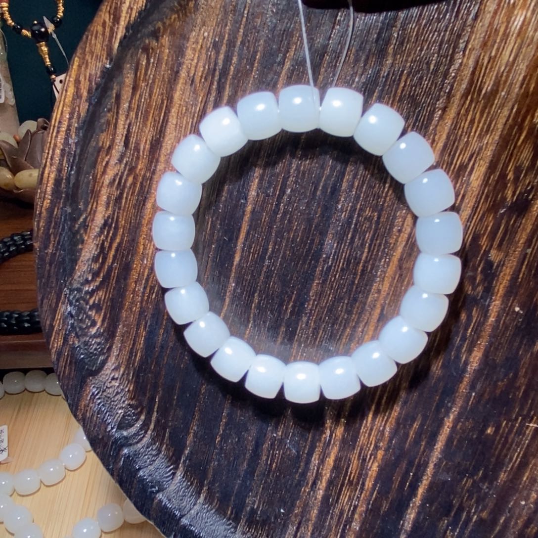 和田玉手链未镶嵌熊*?卡10直切