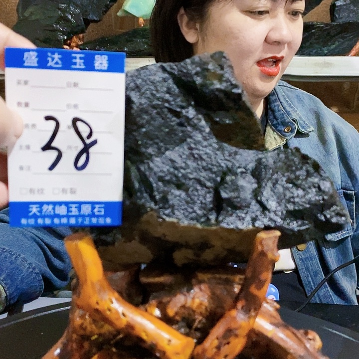 蛇纹石玉原石未镶嵌