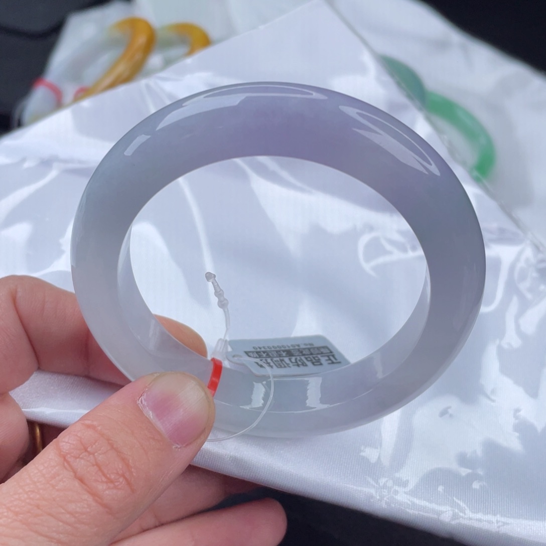 翡翠手镯未镶嵌婉***?55圈口