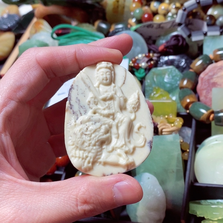 蛇纹石玉颈饰未镶嵌