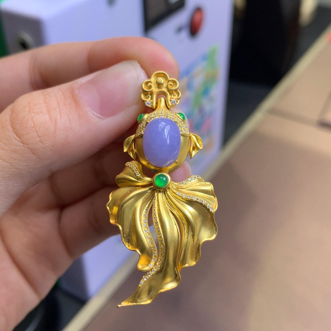 翡翠18K金镶嵌颈饰翡翠