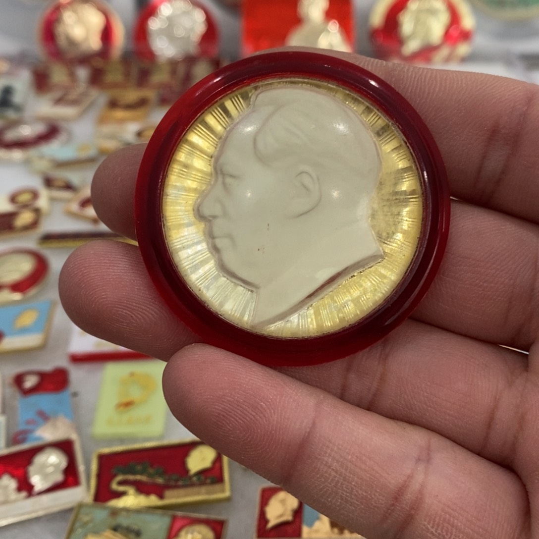 铝红色纪念章有机夜光文像
