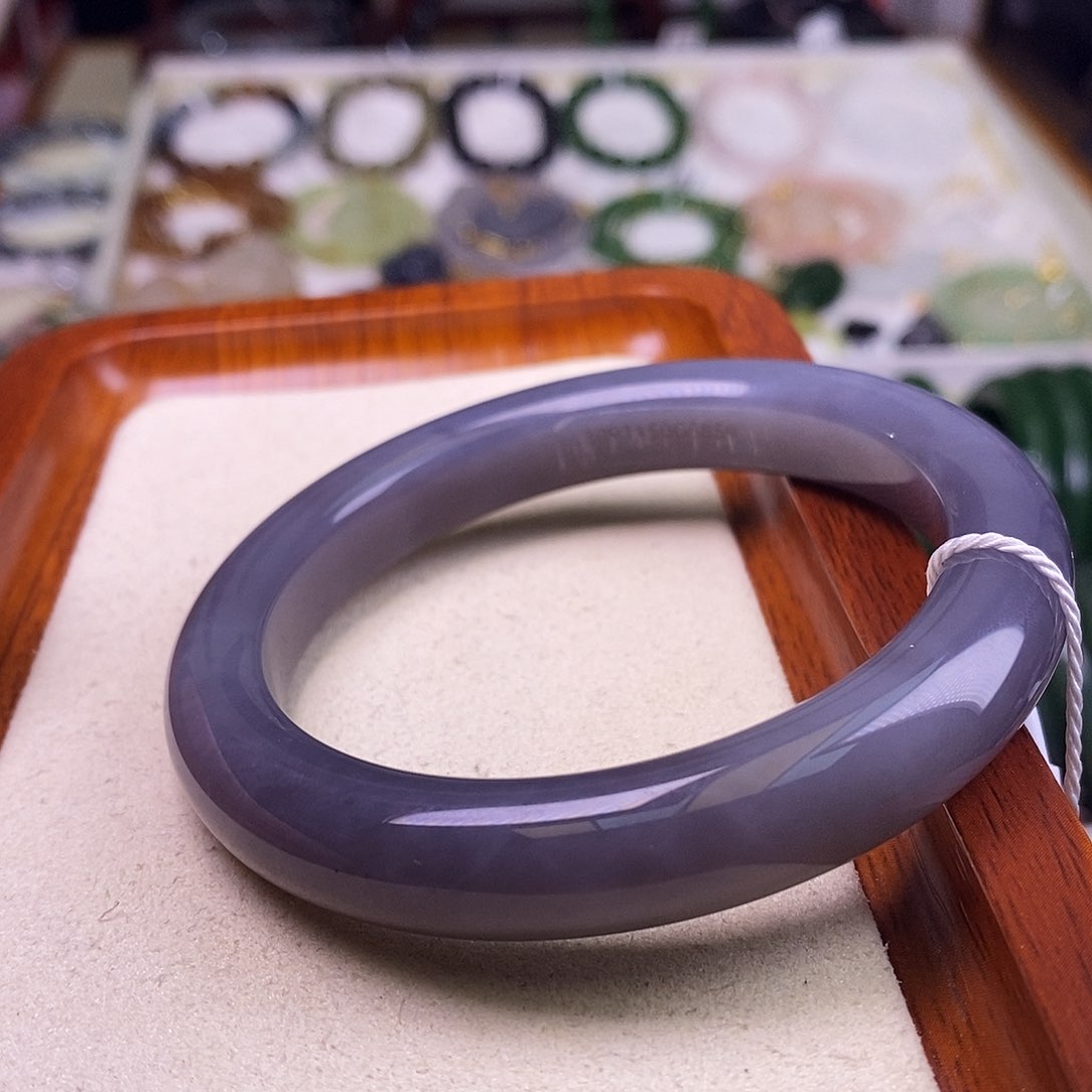 颈饰未镶嵌和田玉59圈烟紫手镯