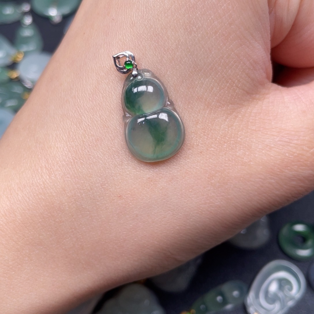 翡翠颈饰18K金镶嵌翡翠