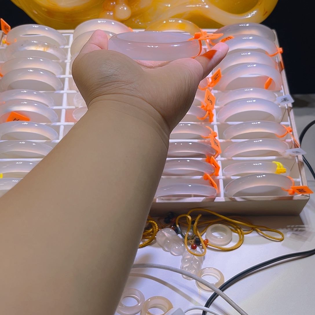 只***仙玛瑙/玉髓手镯合金