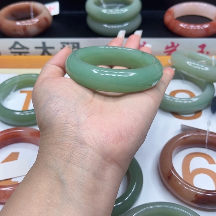 未镶嵌手镯石英质玉静*