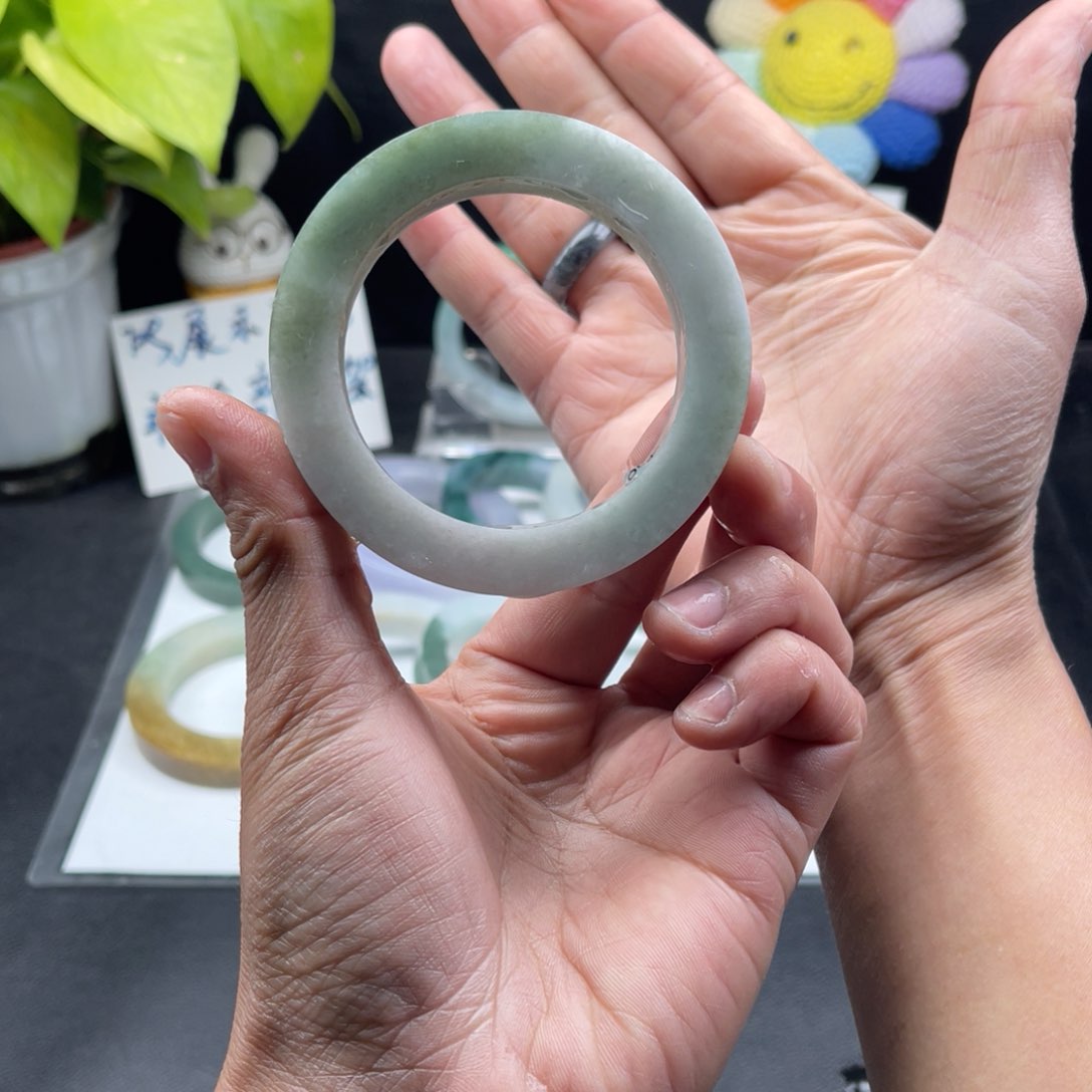 【闪购商品】定制翡翠54-57美人条未镶嵌手镯