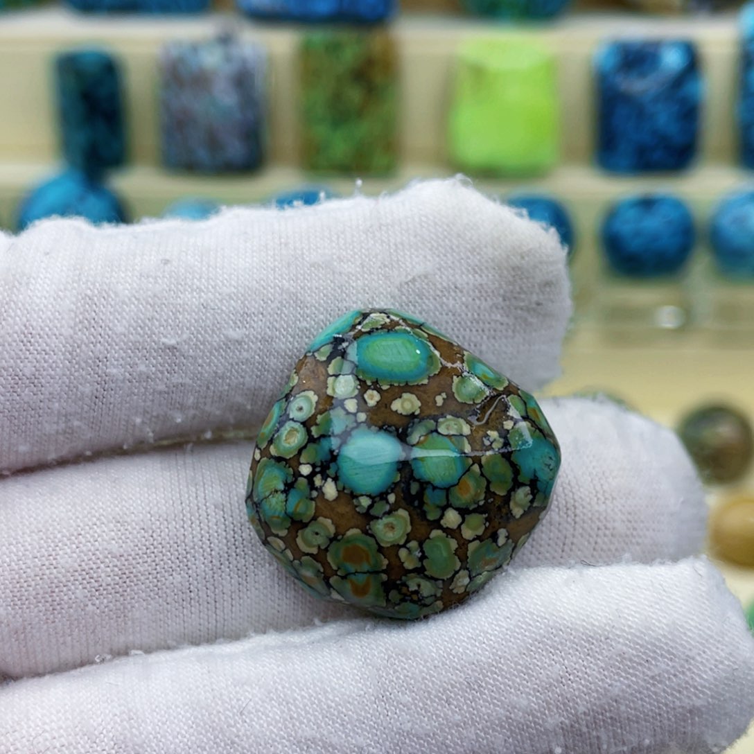 未镶嵌绿松石颈饰