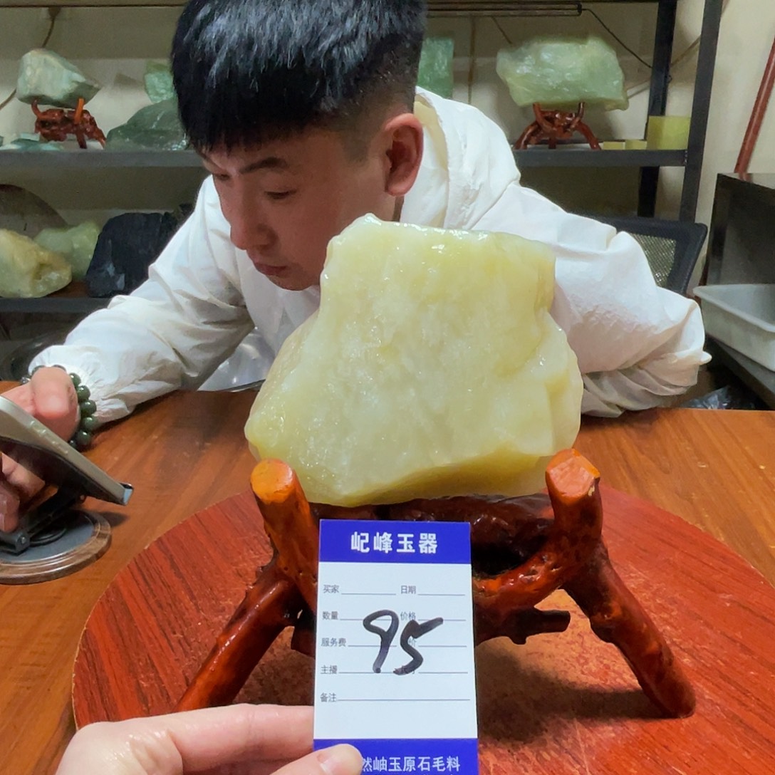 未镶嵌蛇纹石玉原石95