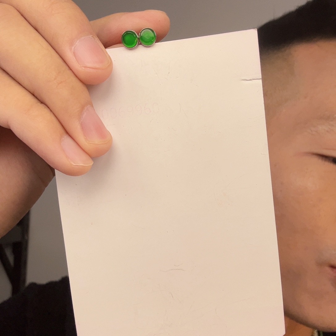 翡翠未镶嵌挂件一对