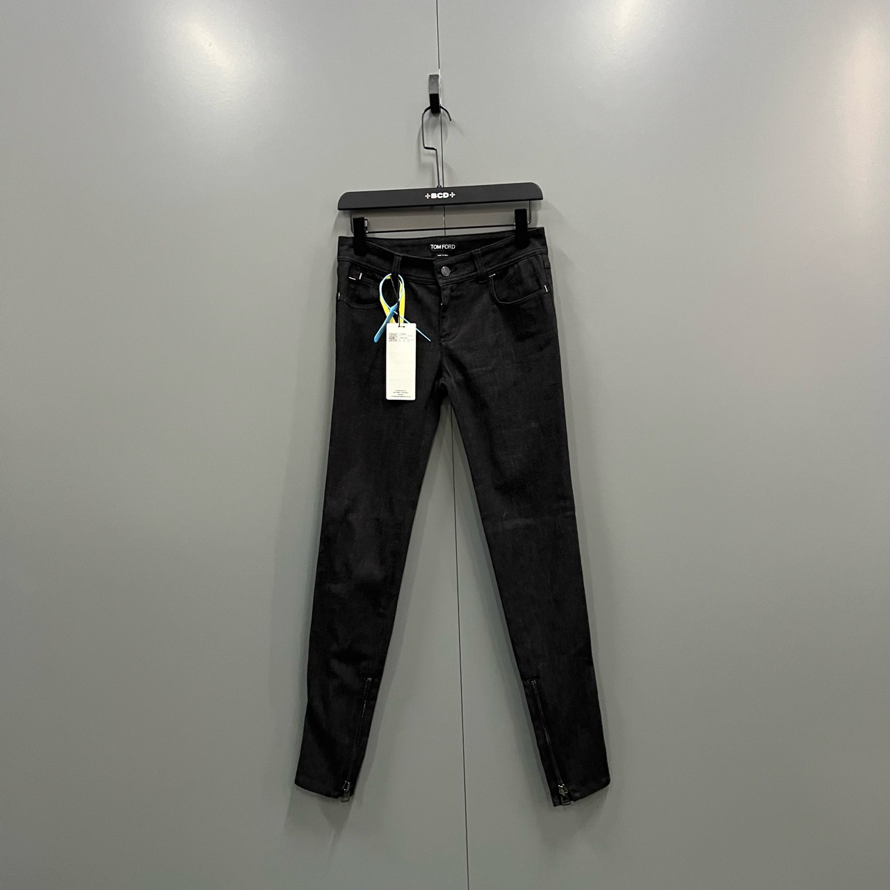 (ll) TOM FORD 黑色裤脚拉链修身牛仔裤 27码/95新ki303494