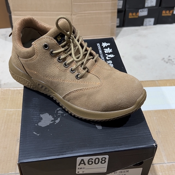 编码608号。39码防砸防刺劳保鞋。