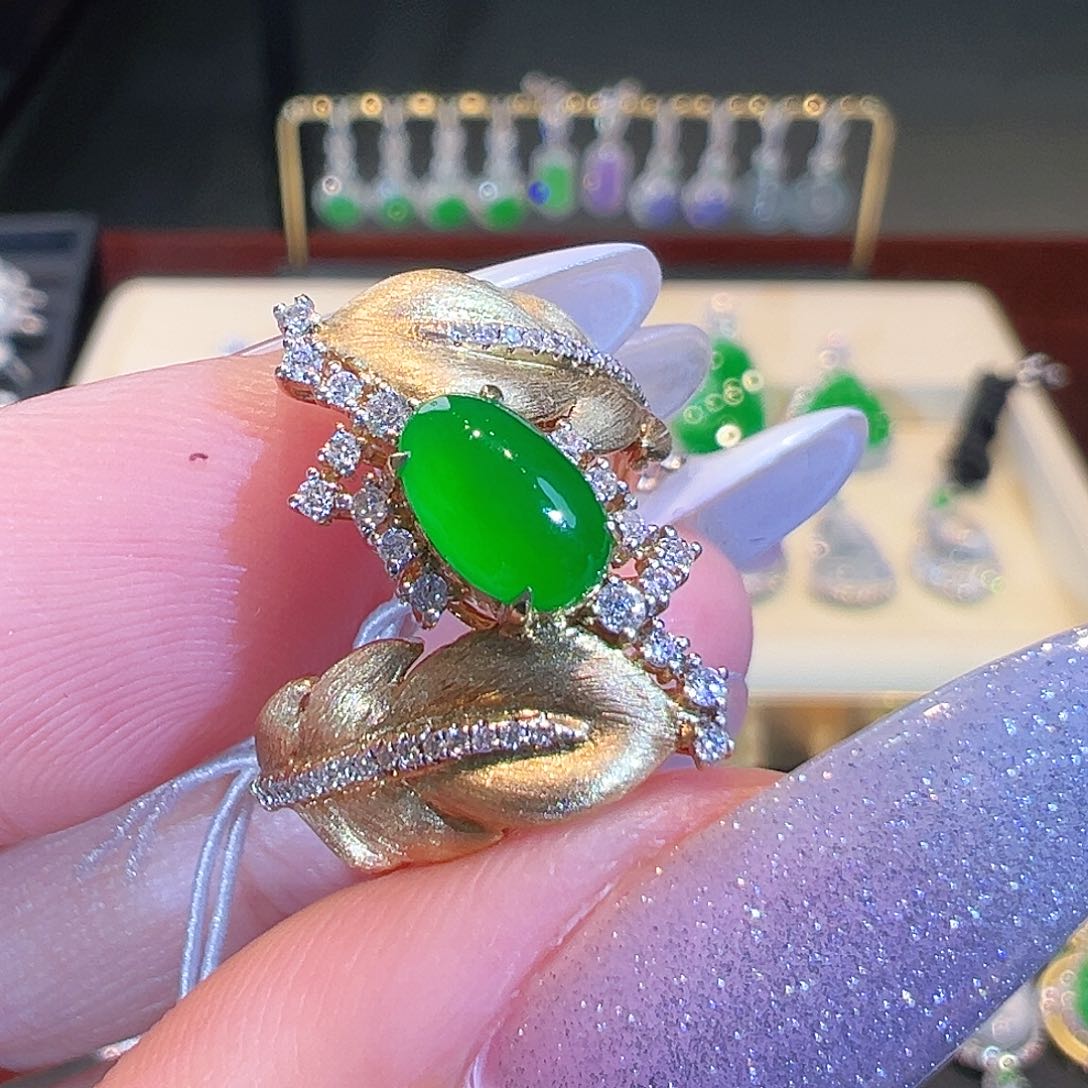 翡翠戒指18K金镶嵌翡翠