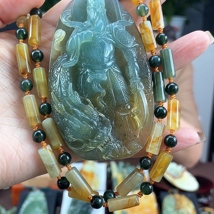 蛇纹石玉颈饰未镶嵌