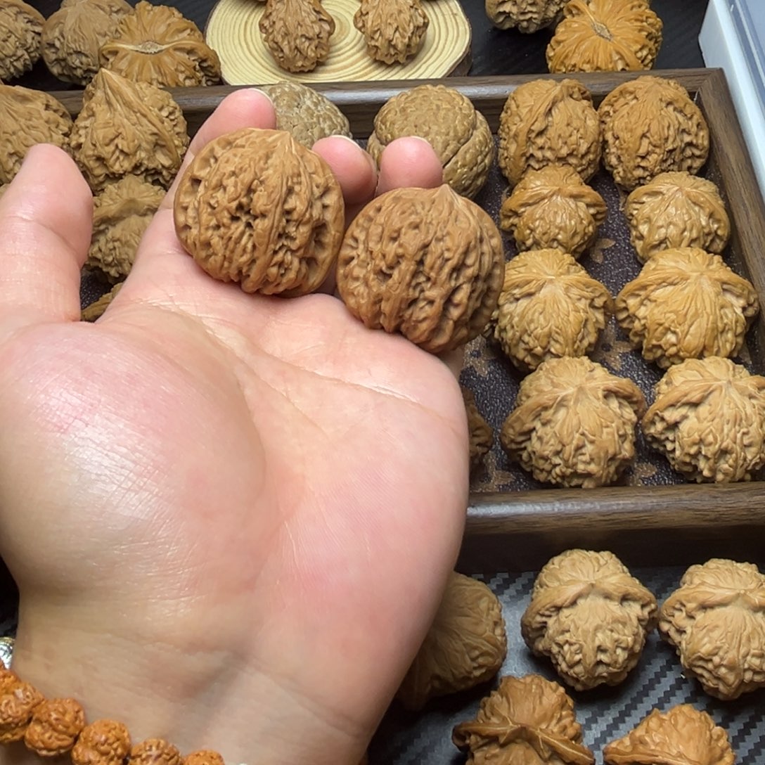 文玩核桃把件平谷凹底