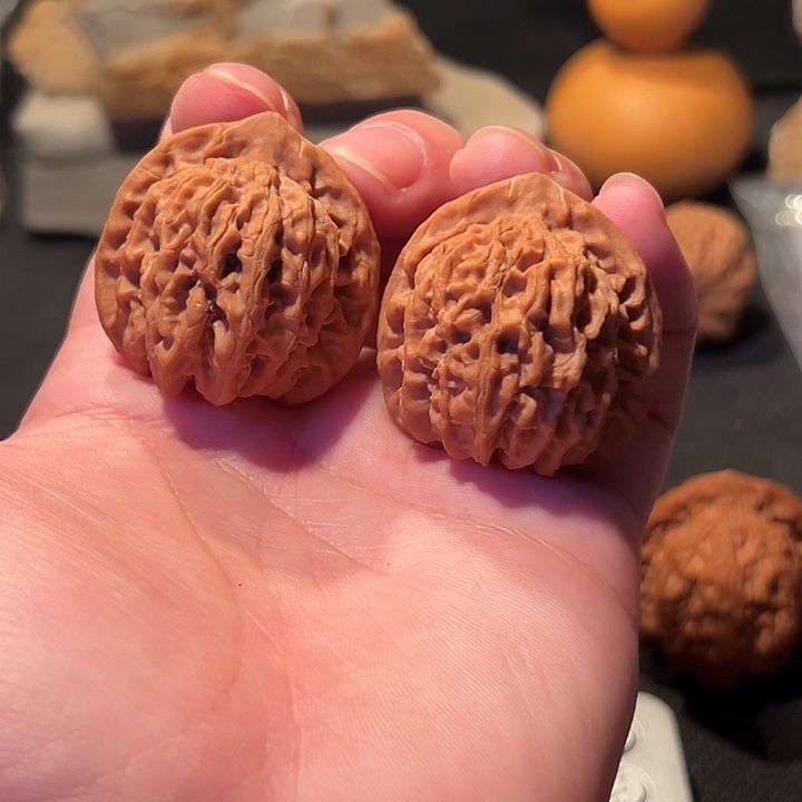 文玩核桃把件l****_野生凹底37