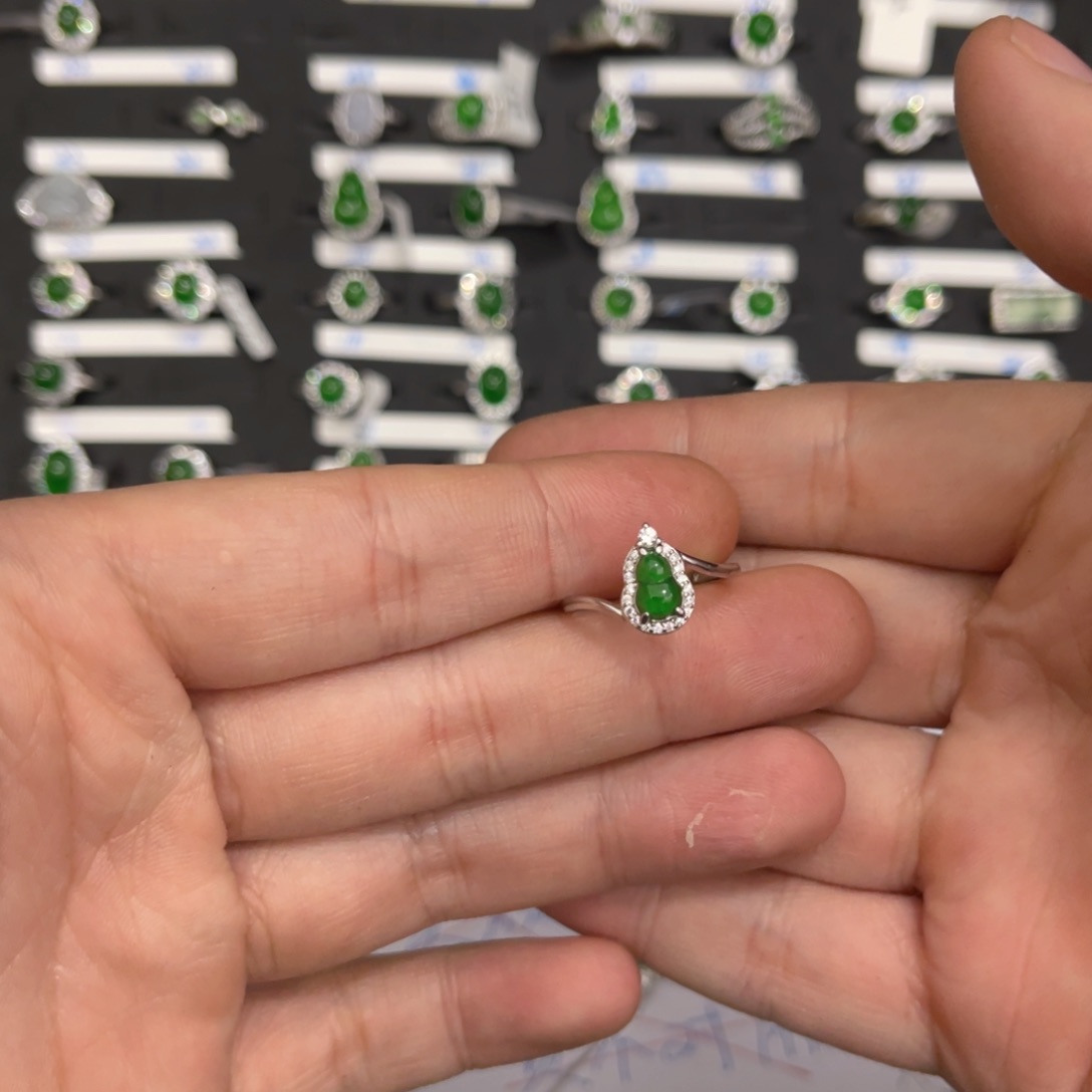 翡翠戒指银S925镶嵌翡翠戒指