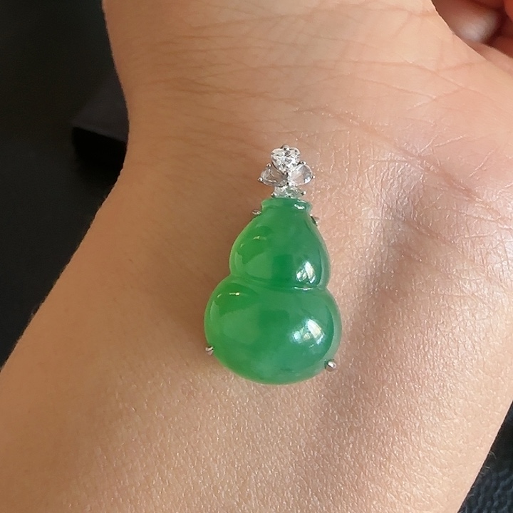 翡翠颈饰18K金镶嵌L葫芦