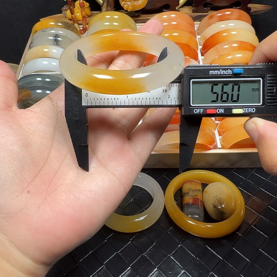 石英质玉（黄龙玉）未镶嵌手镯