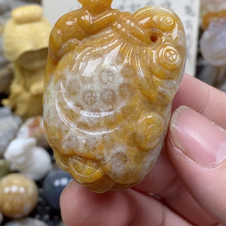 颈饰未镶嵌硅化珊瑚（珊瑚玉）