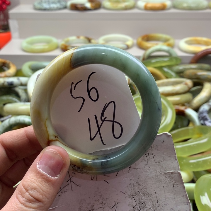 蛇纹石玉手镯未镶嵌雀