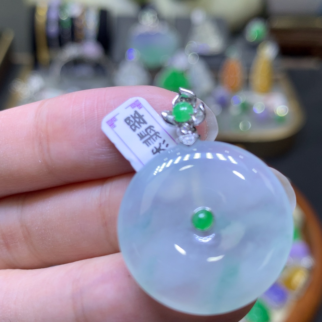 翡翠颈饰18K金镶嵌翡翠吊坠项链