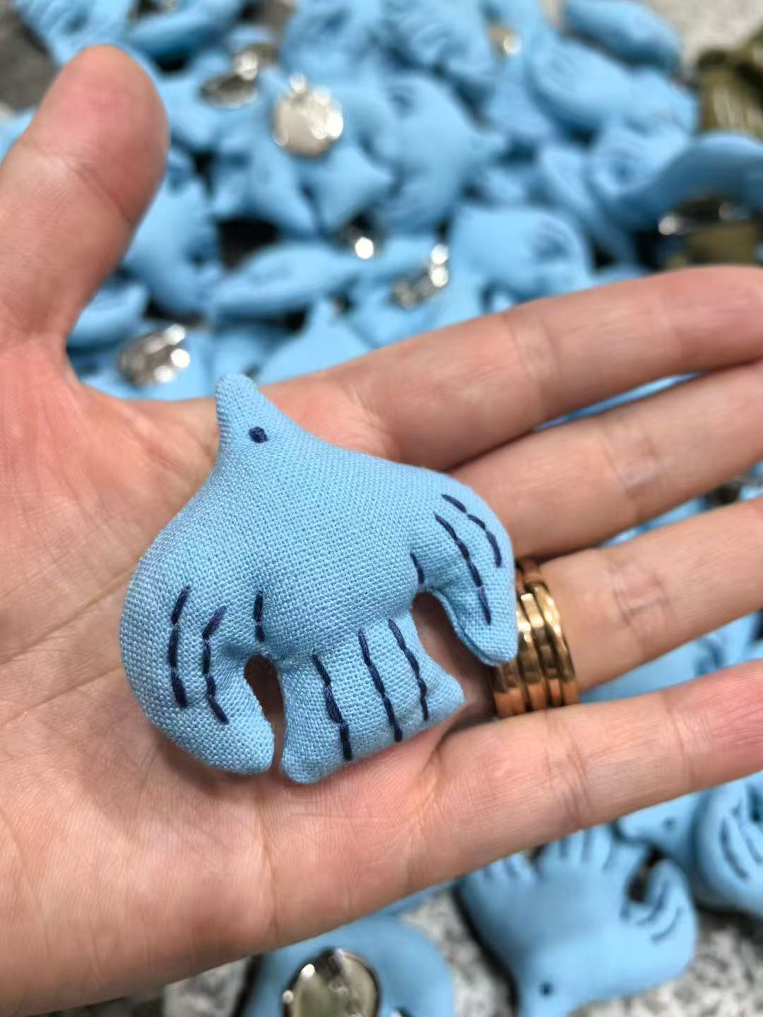 非金属布艺胸针 布艺飞鱼 森系手工布艺手塞棉刺绣立体胸针文艺