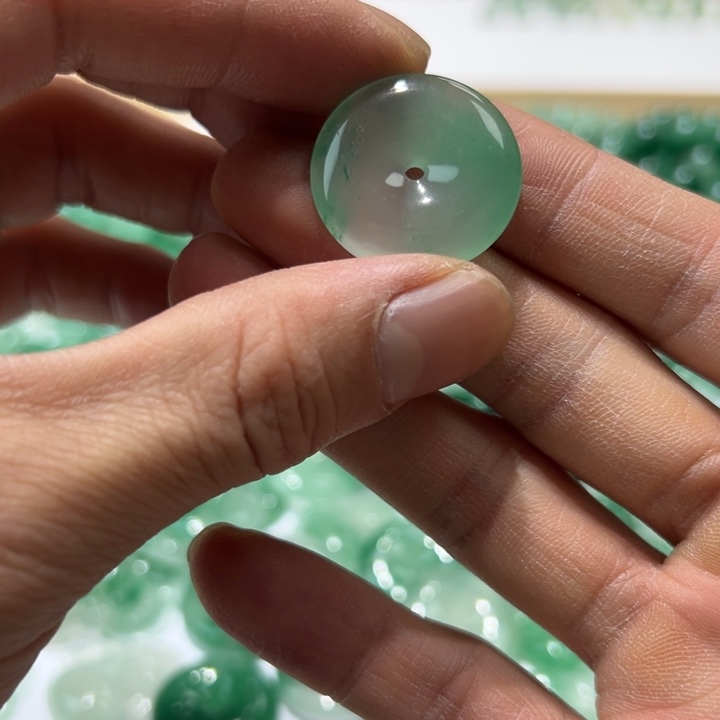 石英质玉颈饰合金